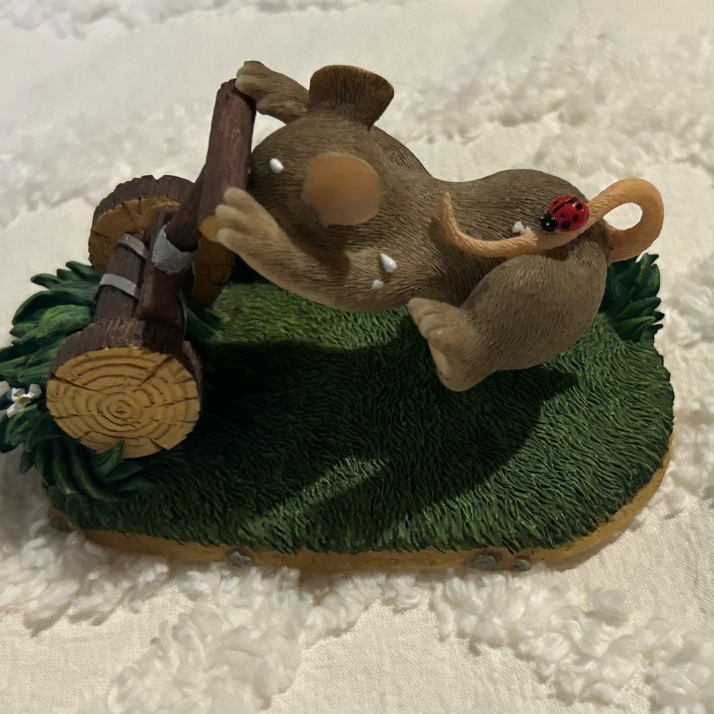 Charming Tails Mow Mow Mow The Lawn by Fitz and Floyd. Figurine Collectible